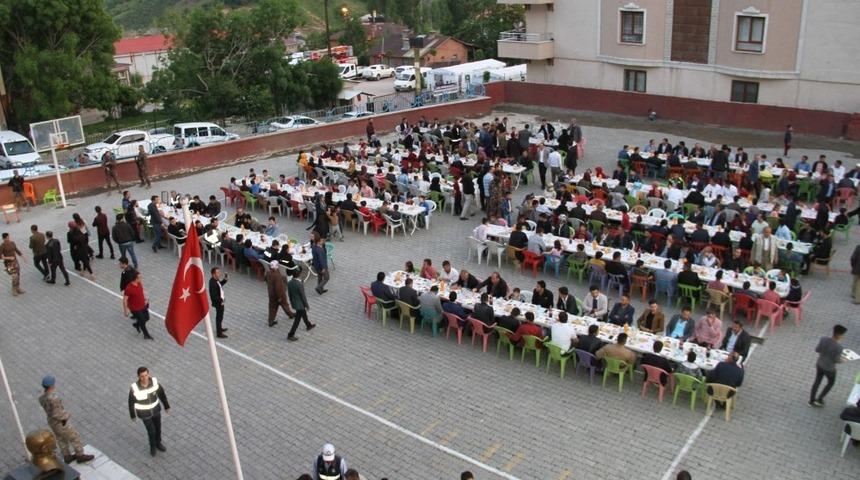 Şemdinli&rsquo;deki şehit ve gazi aileleri iftarda buluştu