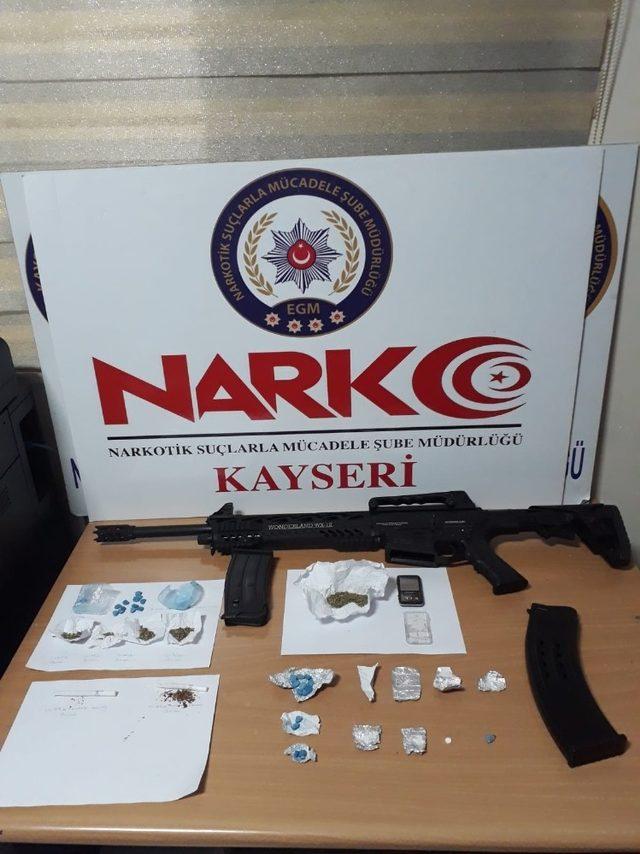 Kayseri’de uyuşturucu operasyonları: 20 gözaltı