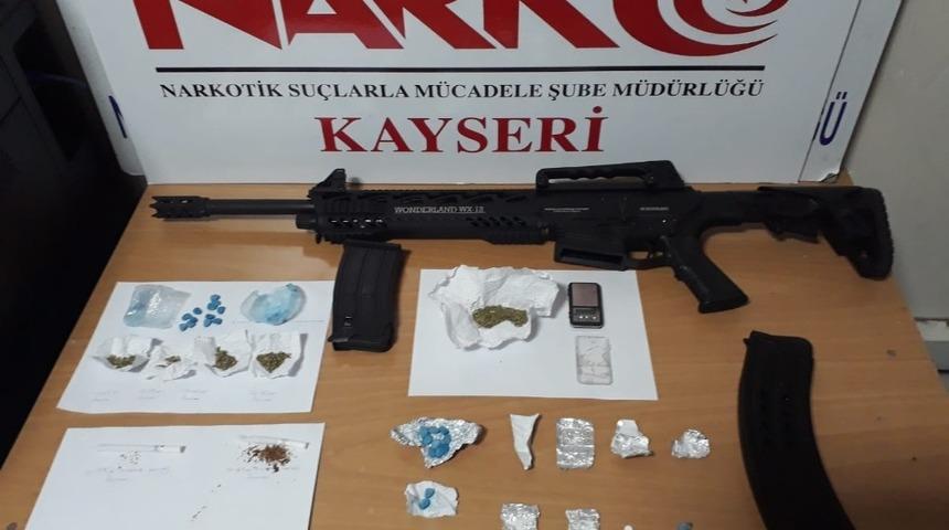 Kayseri’de uyuşturucu operasyonları: 20 gözaltı