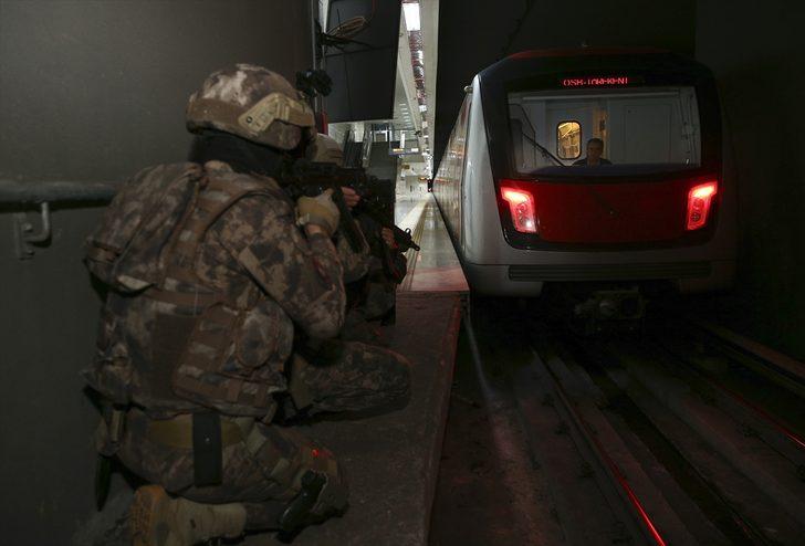 Ankara metrosunda nefes kesen anlar! G4