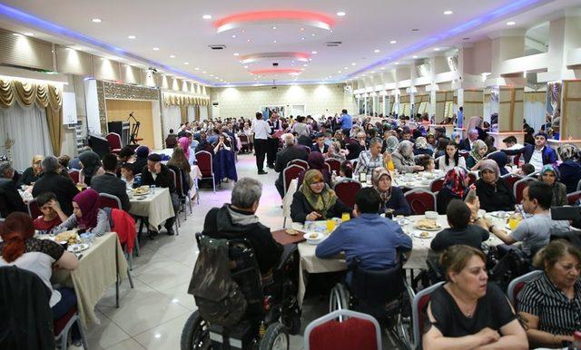 Kütahya Belediyesi’nden şehit aileleri, gaziler ve gazi yakınlarına iftar