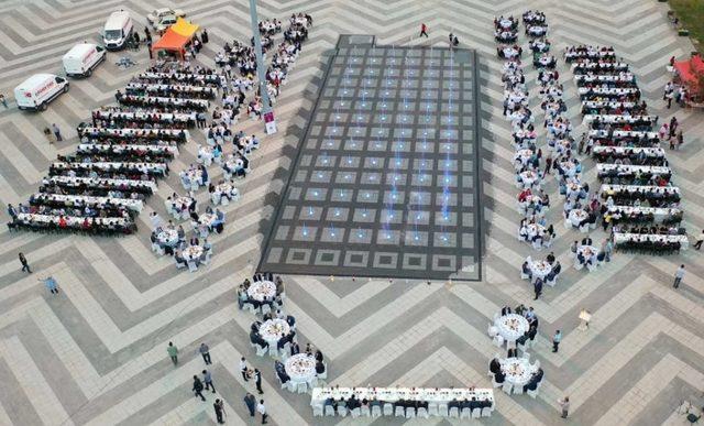 Gaziantep protokolü akademisyen ve öğrencilerle iftarda buluştu