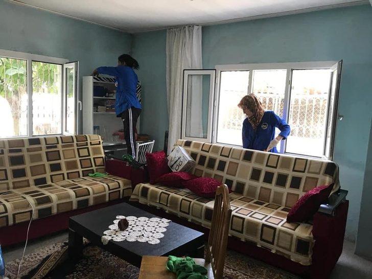 Ceyhan’da yaşlıların evlerinde bayram temizliği yapılıyor G3