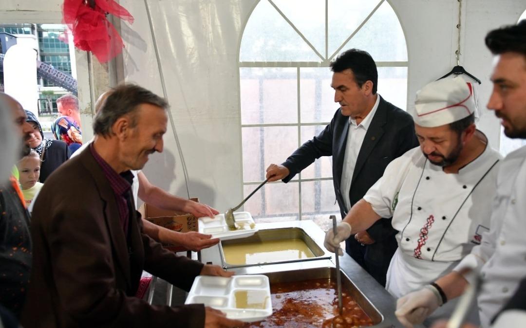 Osmangazi&rsquo;de g&ouml;n&uuml;l sofraları kuruluyor