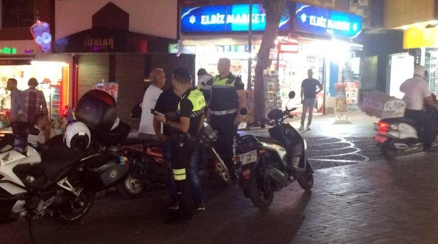 Alanya&rsquo;da polis, yayaları tehlikeye atan motosikletlilere ceza kesti