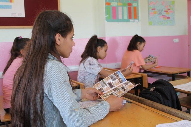 Silopi’de lise öğrencileri köyleri gezerek okullarının tanıtımını yapıyor