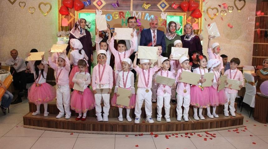 Kur&rsquo;an okumayı &ouml;ğrenen &ouml;ğrenciler mezun oldu