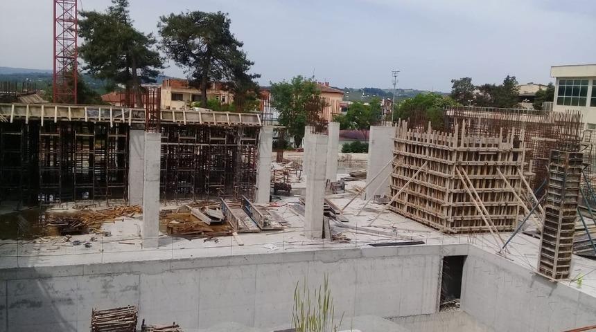 Kandıra Belediyesi&rsquo;nin yeni hizmet binasında &ccedil;alışmalar s&uuml;r&uuml;yor