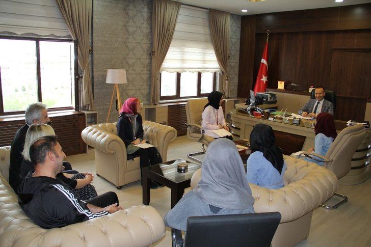 Ağrılı Satranç Şampiyonları Milli Eğitim Müdürü Tekin’i ziyaret etti G3