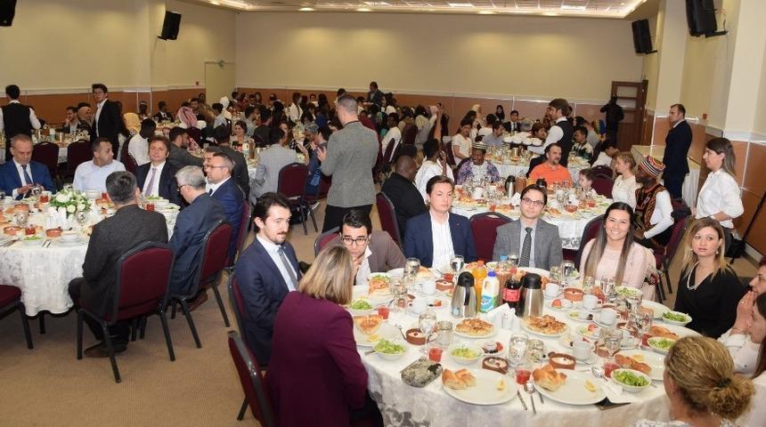 Uluslararası &ouml;ğrenciler iftar yemeği ve Mezuniyet T&ouml;reni&rsquo;nde buluştu