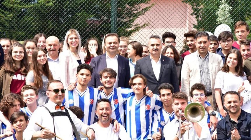 Sentetik saha &ouml;ğrencilerin hizmetine a&ccedil;ıldı