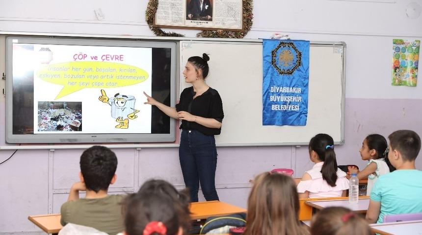 B&uuml;y&uuml;kşehir Belediyesi&rsquo;nden &ouml;ğrencilere &ccedil;evre ve geri d&ouml;n&uuml;ş&uuml;m eğitimi