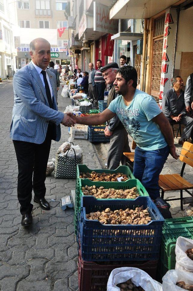 Başkan Kaya, Fevzipaşa Caddesine  taşınan köylü pazarını gezdi