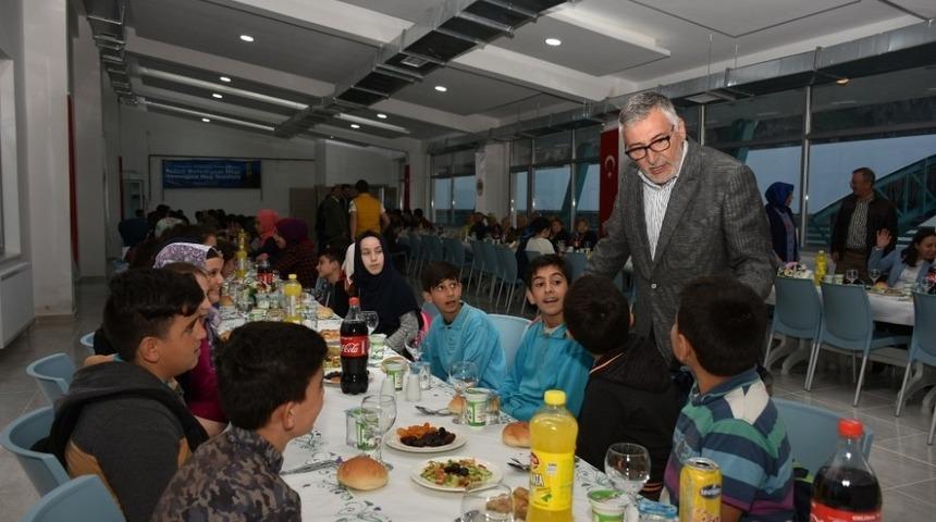 İn&ouml;n&uuml;&rsquo;de İmam Hatip İftarı ve Eğitime Destek Platformu toplantısı