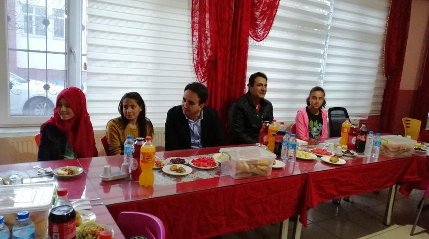 Kaymakam Dundan &ouml;ğrencilerle iftar a&ccedil;tı