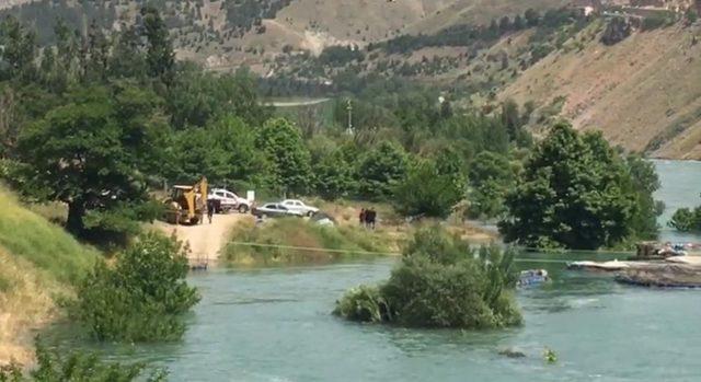 Baraj kapağı açıldı, bir araç, 1 tesis ve yollar su altında kaldı