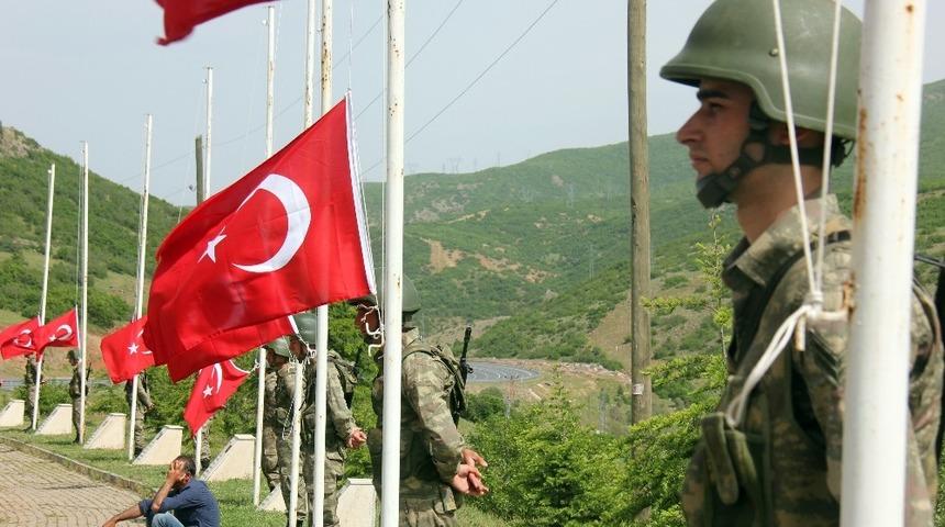 Bing&ouml;l&rsquo;de şehit 33 er t&ouml;renle anıldı