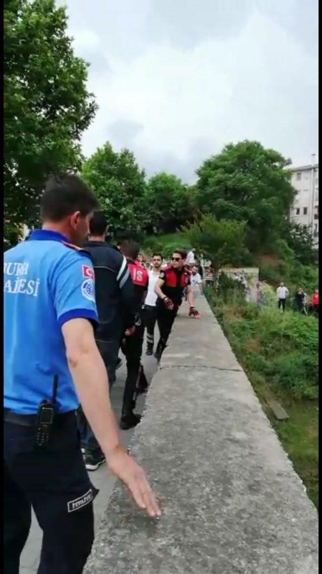 Kız arkadaşından ayrılıp köprüye çıktı polis atlamadan kurtardı