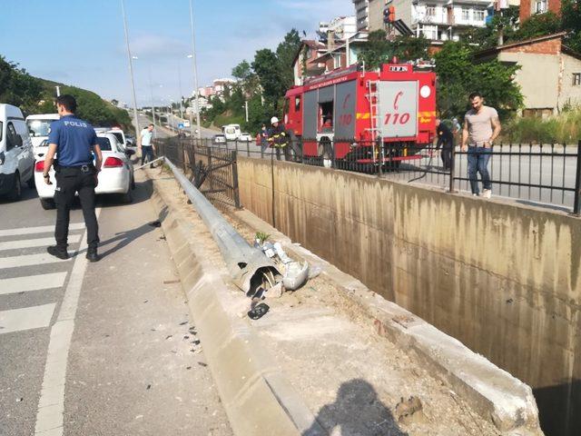 Otomobil 3 metrelik su kanalına düştü: 1 yaralı