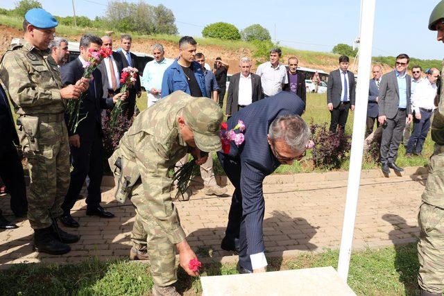 Bingöl'de PKK'lıların şehit ettiği 33 er anıldı