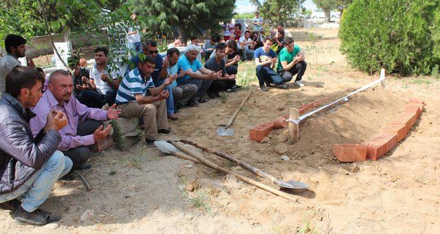 Denizli'deki kazada ölen üniversiteli iki genç memleketlerinde toprağa verildi