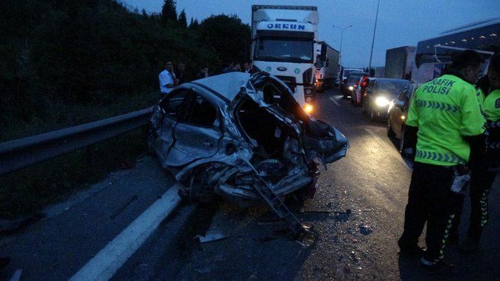 TEM'de yola gübre döküldü, 6 araç çarpıştı: 1 ölü, 2 yaralı G3