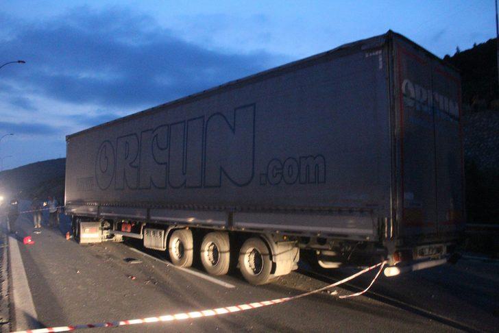 TEM'de yola gübre döküldü, 6 araç çarpıştı: 1 ölü, 2 yaralı G5