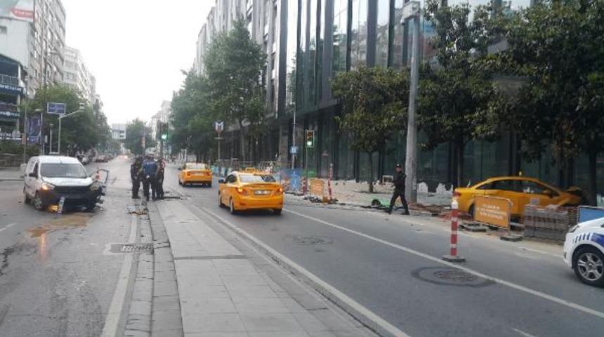 Şişli'de feci kaza! Kafa kafaya çarpıştılar