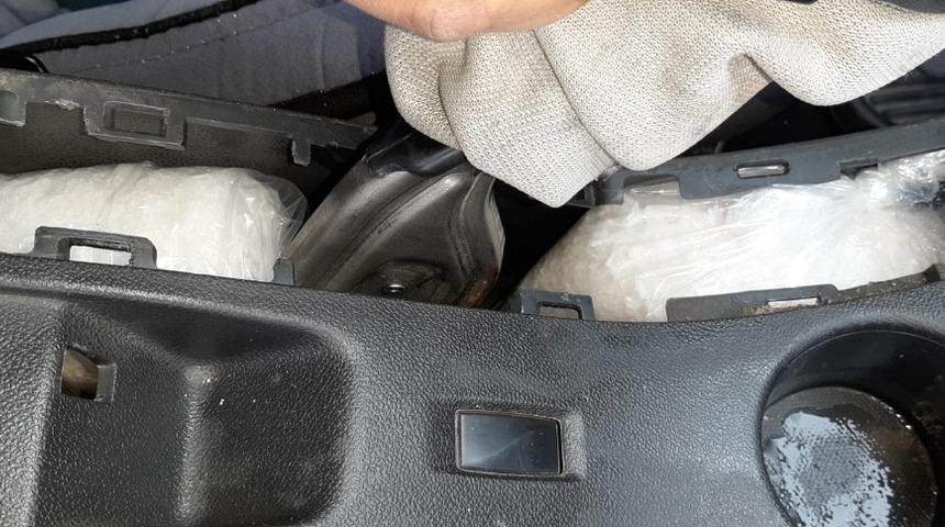 Polis, otomobilin fren kutusunda uyuşturucu buldu