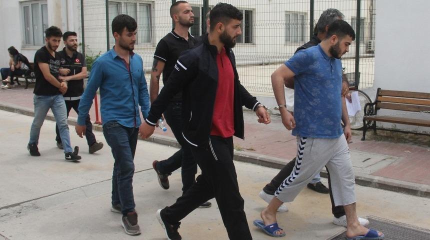 Torbacının evinden &ccedil;elik yelek &ccedil;ıktı