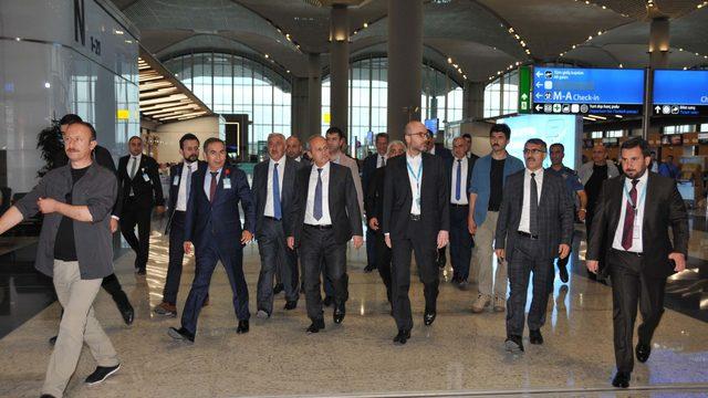 Ulaştırma Bakanı Turhan: Halkalı-İstanbul Havalimanı raylı sistem altyapısını kuruyoruz