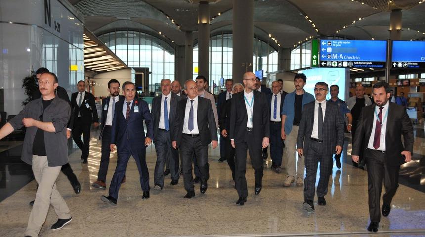 Ulaştırma Bakanı Turhan: Halkalı-İstanbul Havalimanı raylı sistem altyapısını kuruyoruz