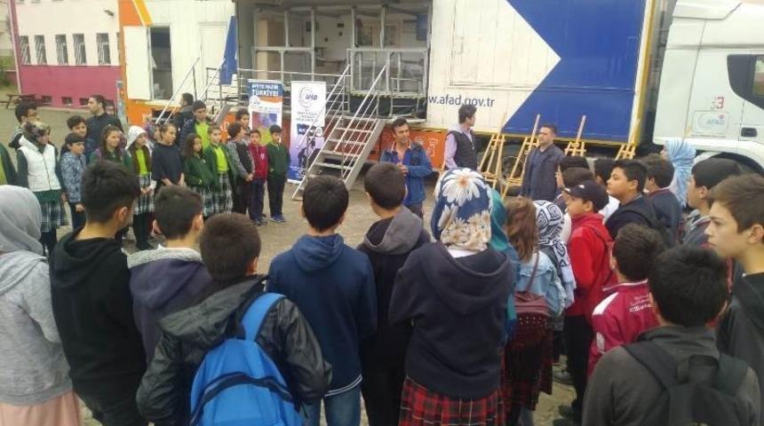 Deprem similasyon tırı Emet’te