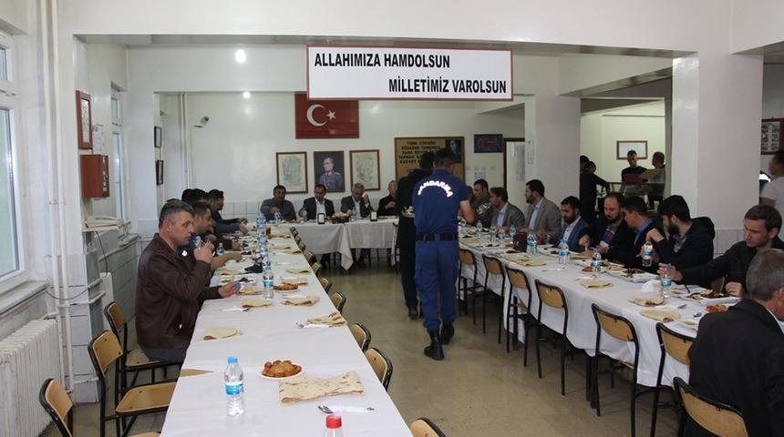 Jandarma, polis, ve m&uuml;ft&uuml;l&uuml;kten iftar