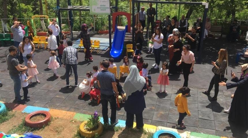 Hakkari&rsquo;de okul &ouml;ncesi sınıfları dışarıya taşındı