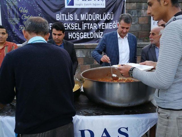 VEDAŞ, vatandaşlarla iftarda buluştu