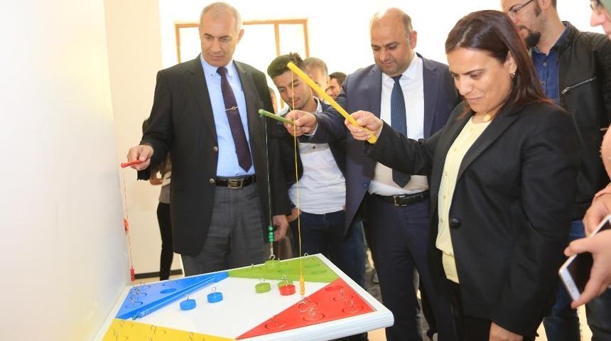 BE&Uuml;&rsquo;de Sağlık Hizmetleri MYO eğitim &ouml;ğretim materyalleri sergisi