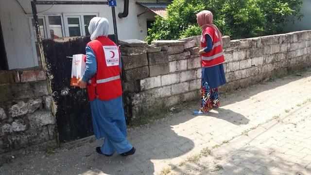 Kızılay ihtiyaç sahiplerinin yüzünü güldürüyor