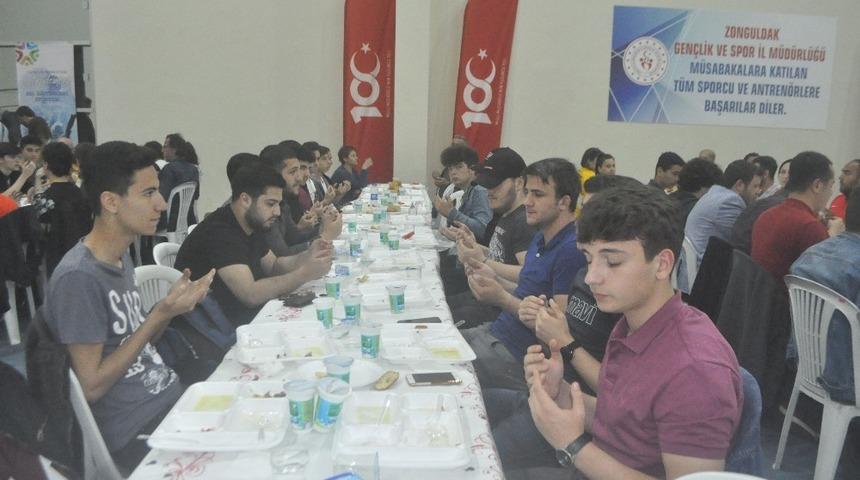 Gen&ccedil;likspor&rsquo;dan iftar programı