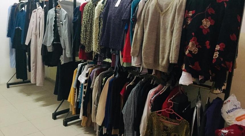 Bağlar Kaymakamlığından muhta&ccedil; ailelere elbise yardımı