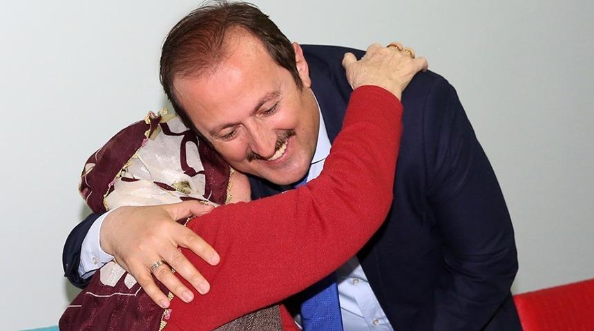 Vali Pehlivan ve eşi huzurevi sakinleriyle iftar sofrasında bir araya geldi