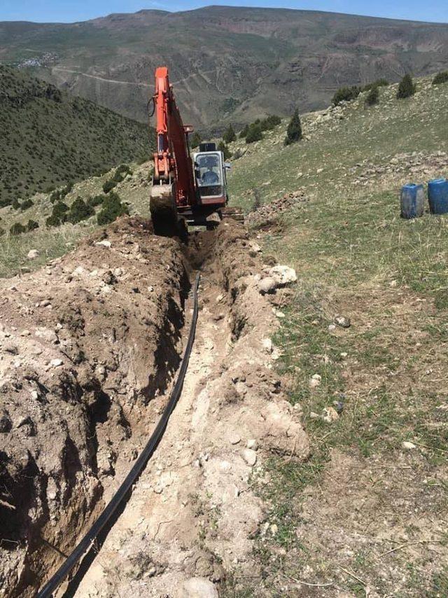 Şenkaya’da araziler suya kavuşuyor