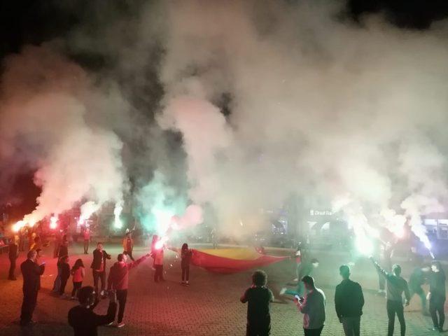 Yenice’de Galatasaray taraftarından şampiyonluk kutlaması