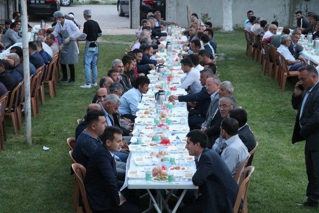 Çiftçiler ve protokol iftarda bir araya geldi