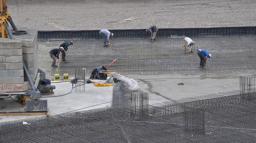 Kars Sultan Alparslan Külliyesi’nin zemini ilmik ilmik işliyorlar