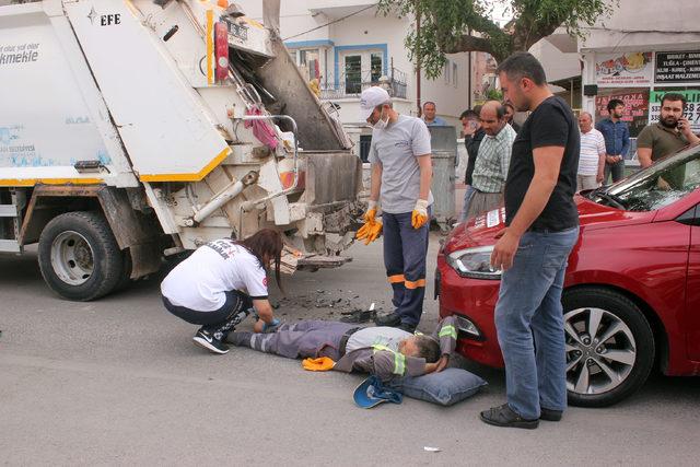 Otomobil çöp kamyonuna çarptı, temizlik görevlisi yaralandı