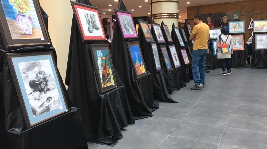 Çocuklardan "Keşfedilmemiş Renkler" sergisi