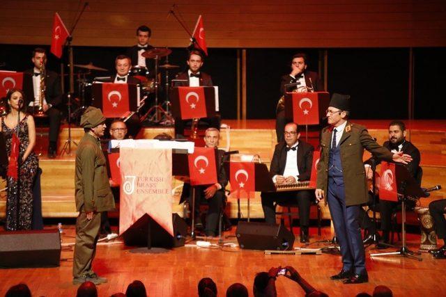 Atatürk Destanı ayakta alkışlandı