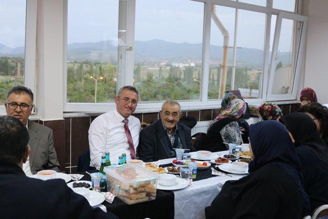 Gediz’de şehit yakınları ve gazilere iftar