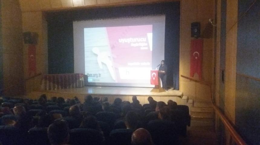 Tatvan&rsquo;da "Madde bağımlılığı" semineri d&uuml;zenledi